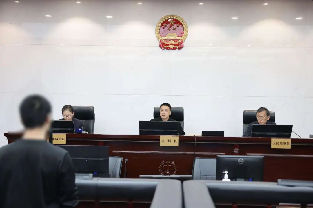 股票正规配资公司_上海市徐汇区股票场外配资犯罪案_非法股票配资案件