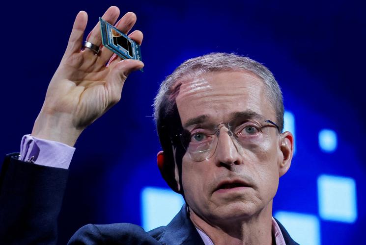 英特尔危机：5任CEO、技术延迟、股价暴跌，芯片巨头还有救吗